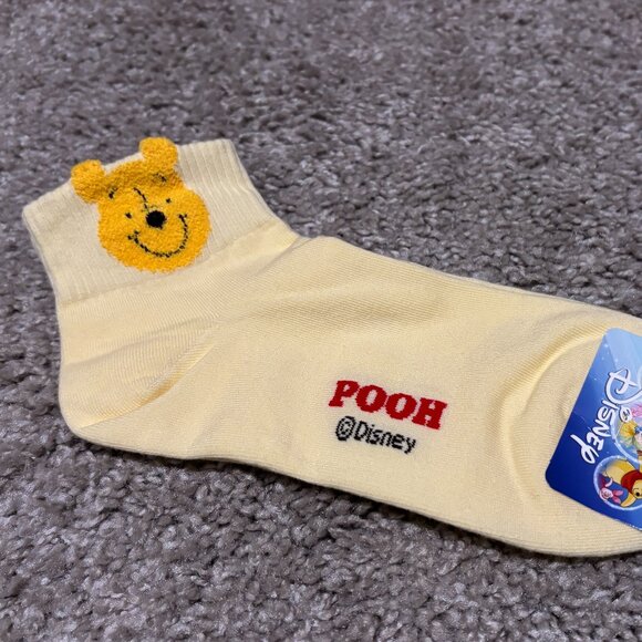 NWT Winnie the Pooh Womens Crew Socks - Picture 1 of 2